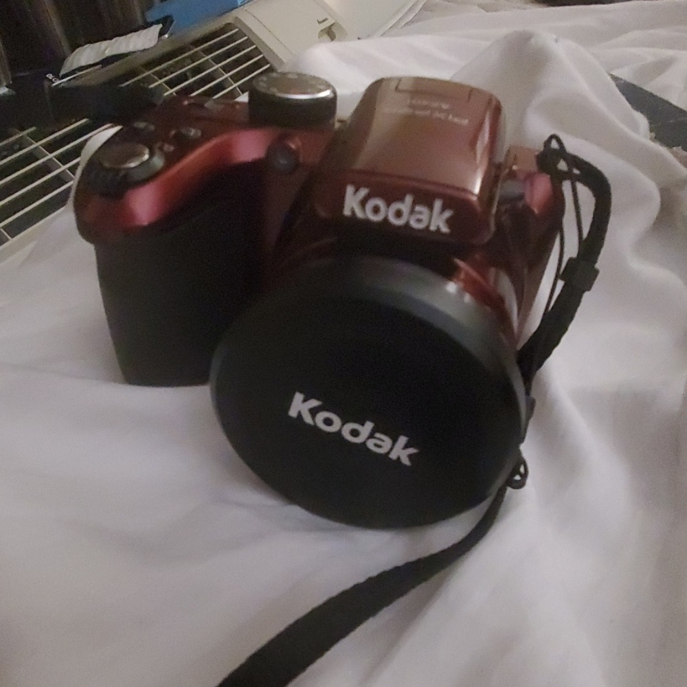 KODAK PIXPRO AZ401 digital camera